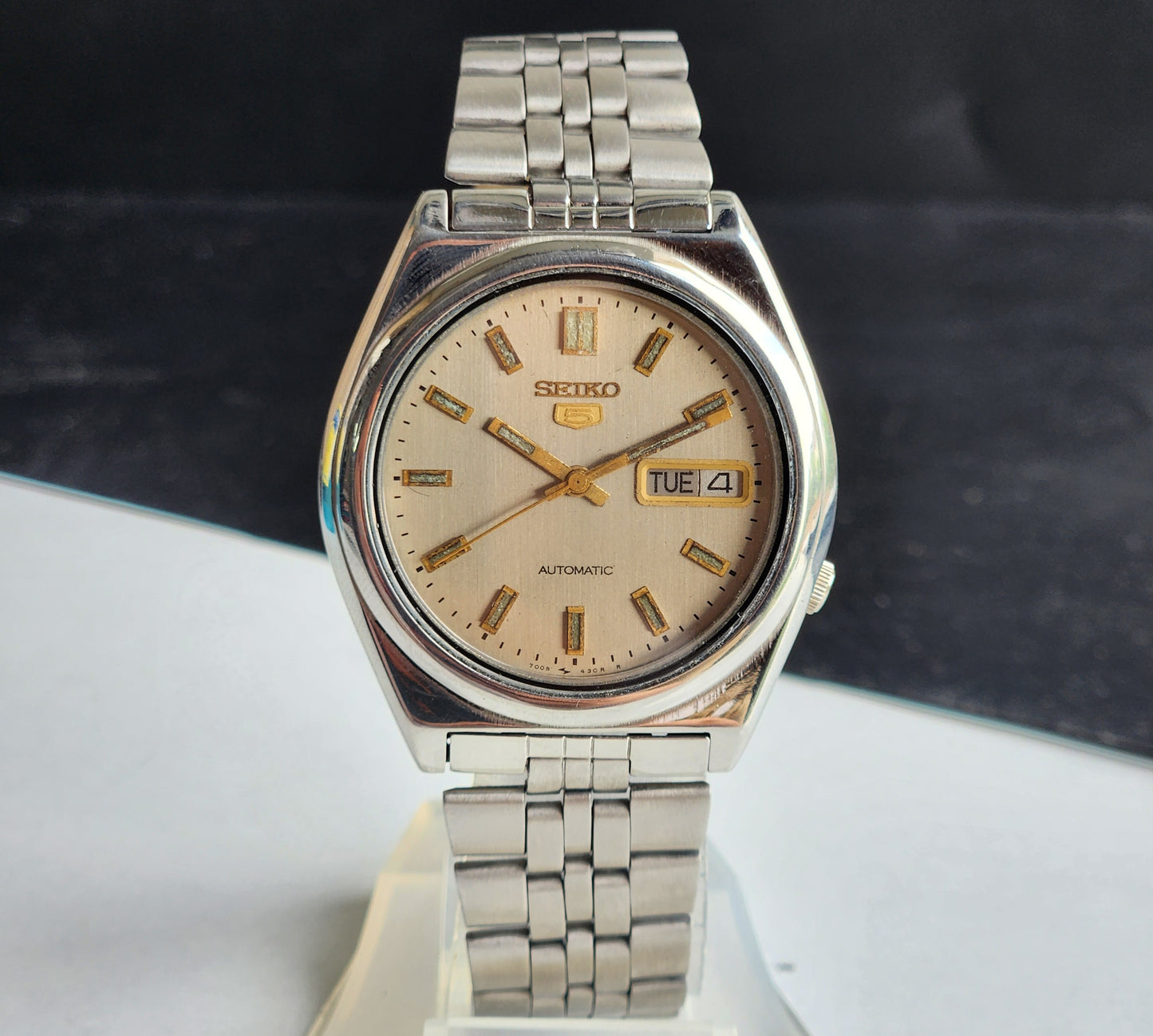 Vintage 1981 Original Seiko 5 Automatic 7009-3161 Grey Face 21 Jewels Day-Date Japanese Men's Wrist Watch EG83