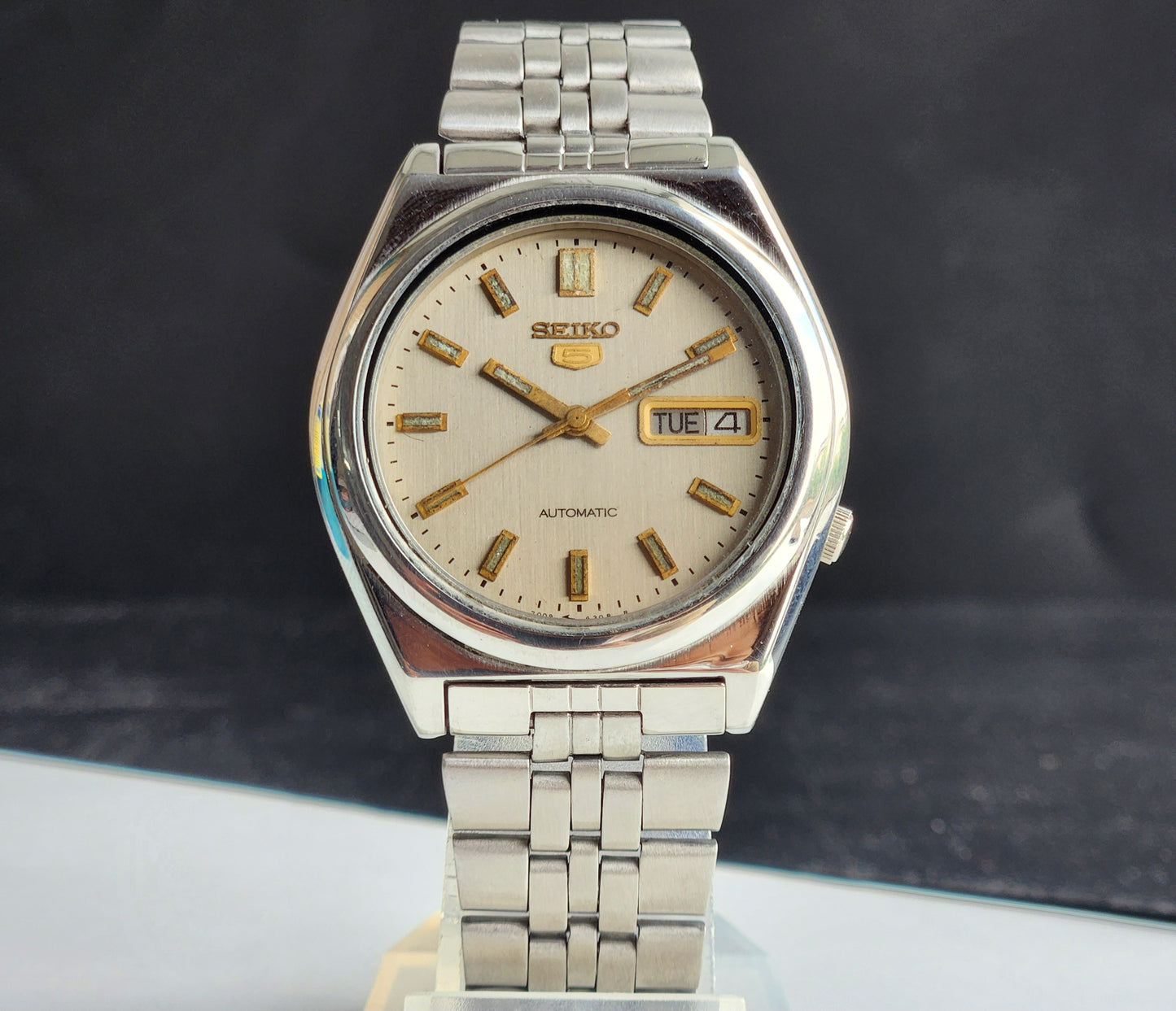 Vintage 1981 Original Seiko 5 Automatic 7009-3161 Grey Face 21 Jewels Day-Date Japanese Men's Wrist Watch EG83