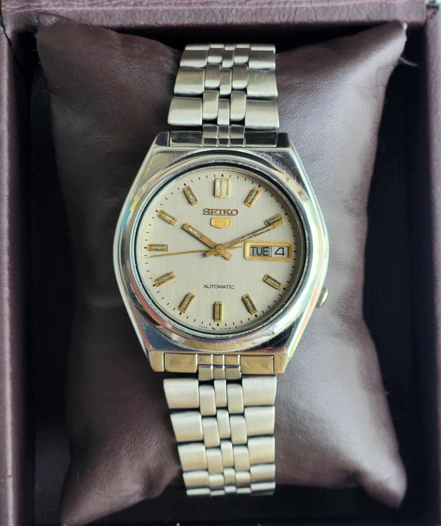 Vintage 1981 Original Seiko 5 Automatic 7009-3161 Grey Face 21 Jewels Day-Date Japanese Men's Wrist Watch EG83