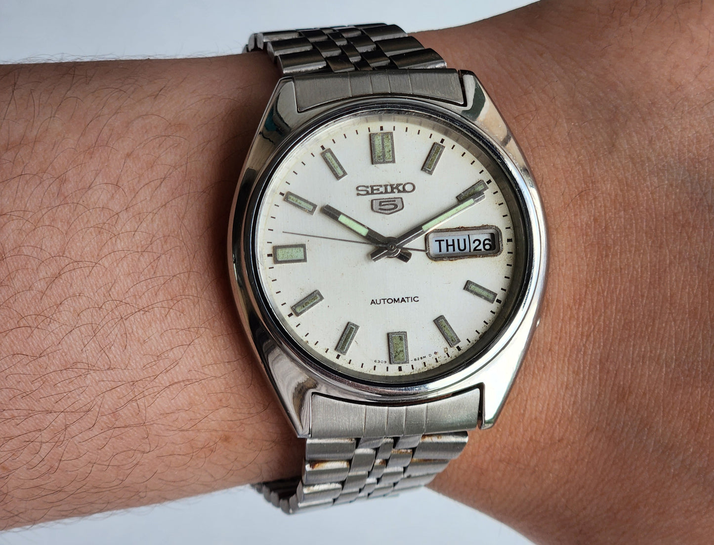Vintage 1982 Original Seiko 5 Automatic 6309-8840 White Face 17 Jewels Day-Date Japanese Men's Wrist Watch EG84