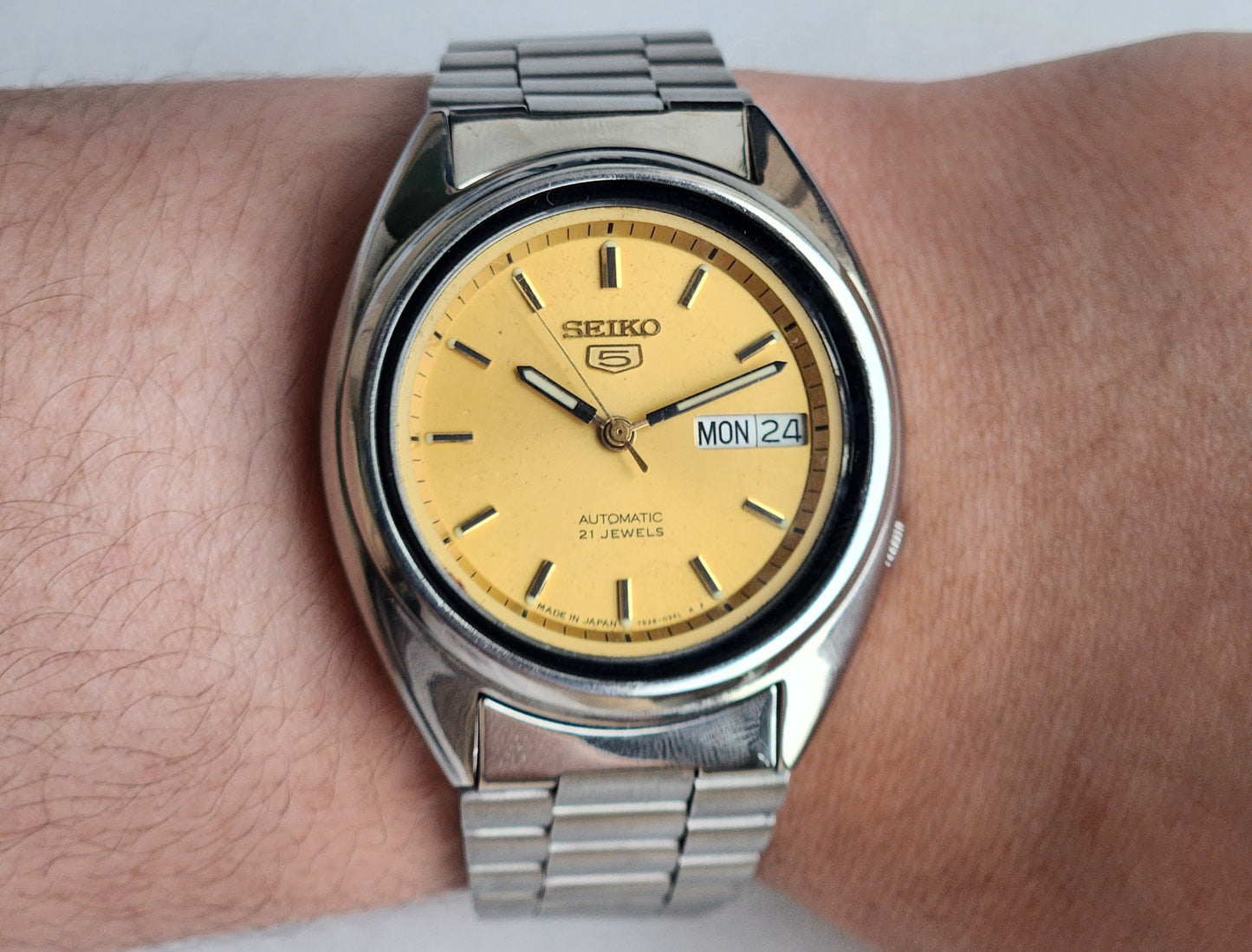 Vintage 1997 Original Seiko 5 Automatic 7S26-3040 Golden Face 21 Jewels Day-Date Japanese Men's Wrist Watch EG86