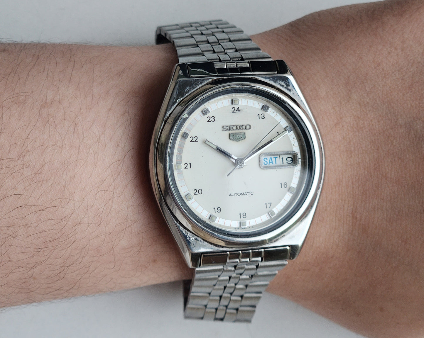 Vintage 1997 Original Seiko 5 Automatic 7S26-8760 White Face 21 Jewels Day-Date Japanese Men's Wrist Watch EG87