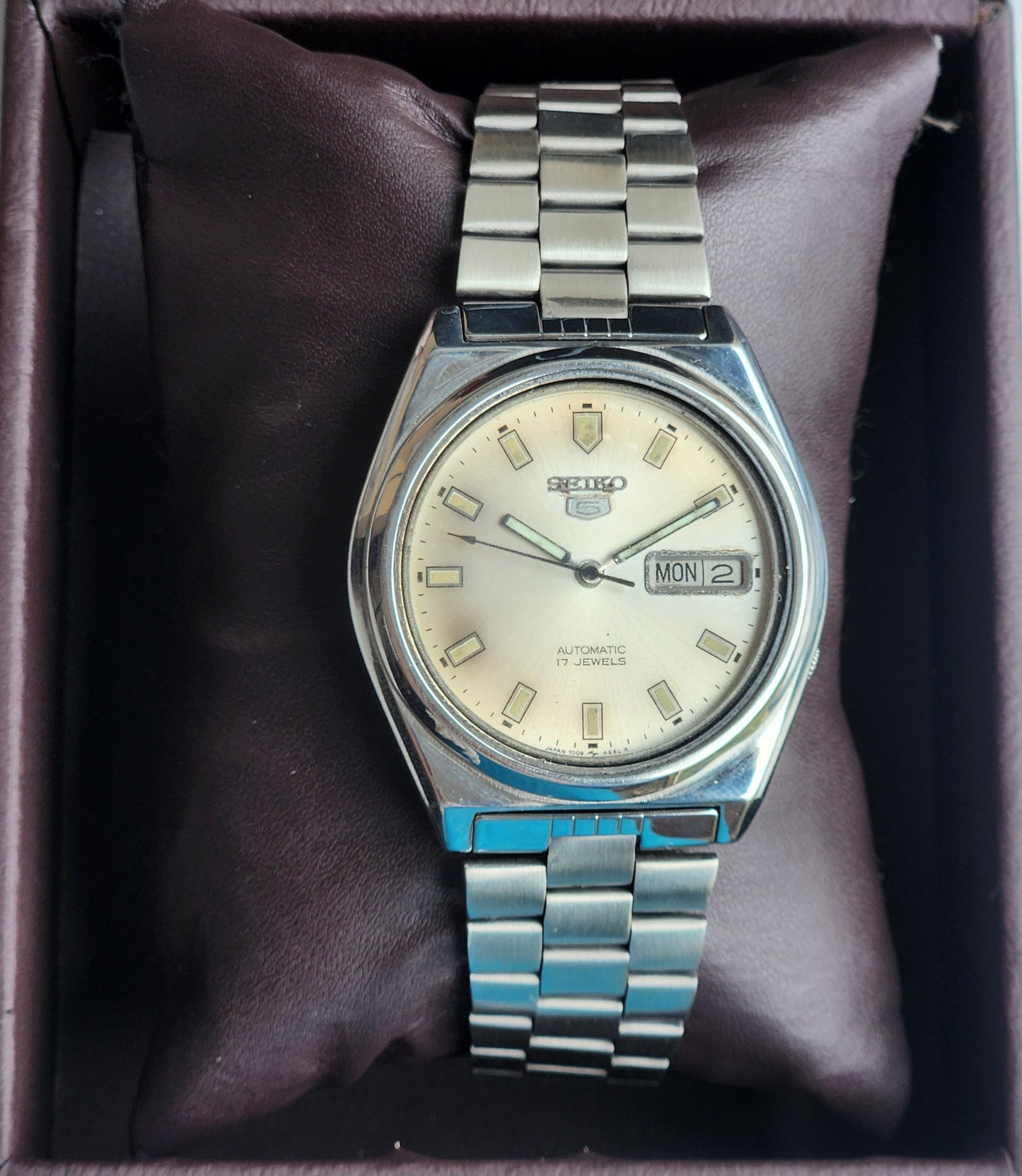 Vintage 1982 Original Seiko 5 Automatic 7009-8740 Silver Face 17 Jewels Day-Date Japanese Men's Wrist Watch EG91