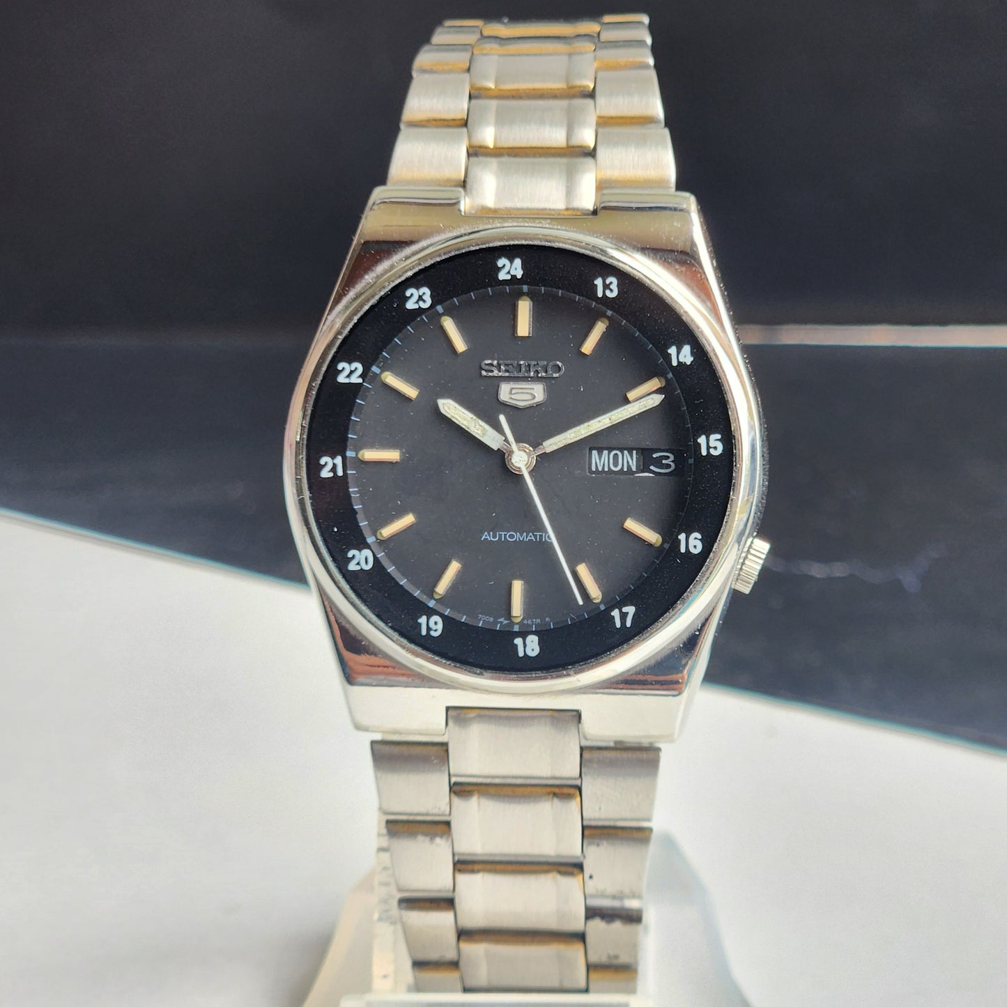 Vintage 1985 Original Seiko 5 Automatic 7009-3161 Black Face 17 Jewels Day-Date Japanese Men's Wrist Watch EG92
