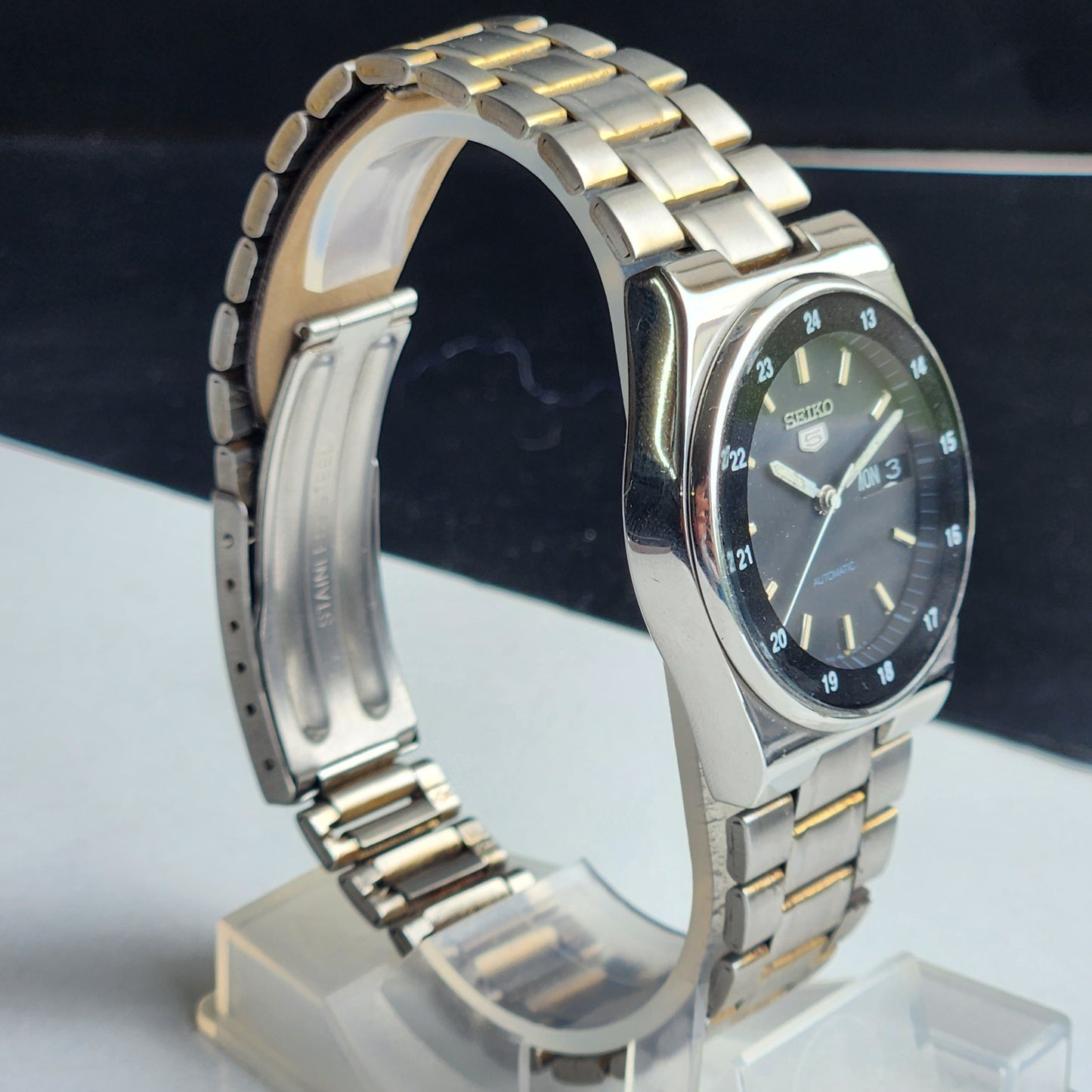 Vintage 1985 Original Seiko 5 Automatic 7009-3161 Black Face 17 Jewels Day-Date Japanese Men's Wrist Watch EG92