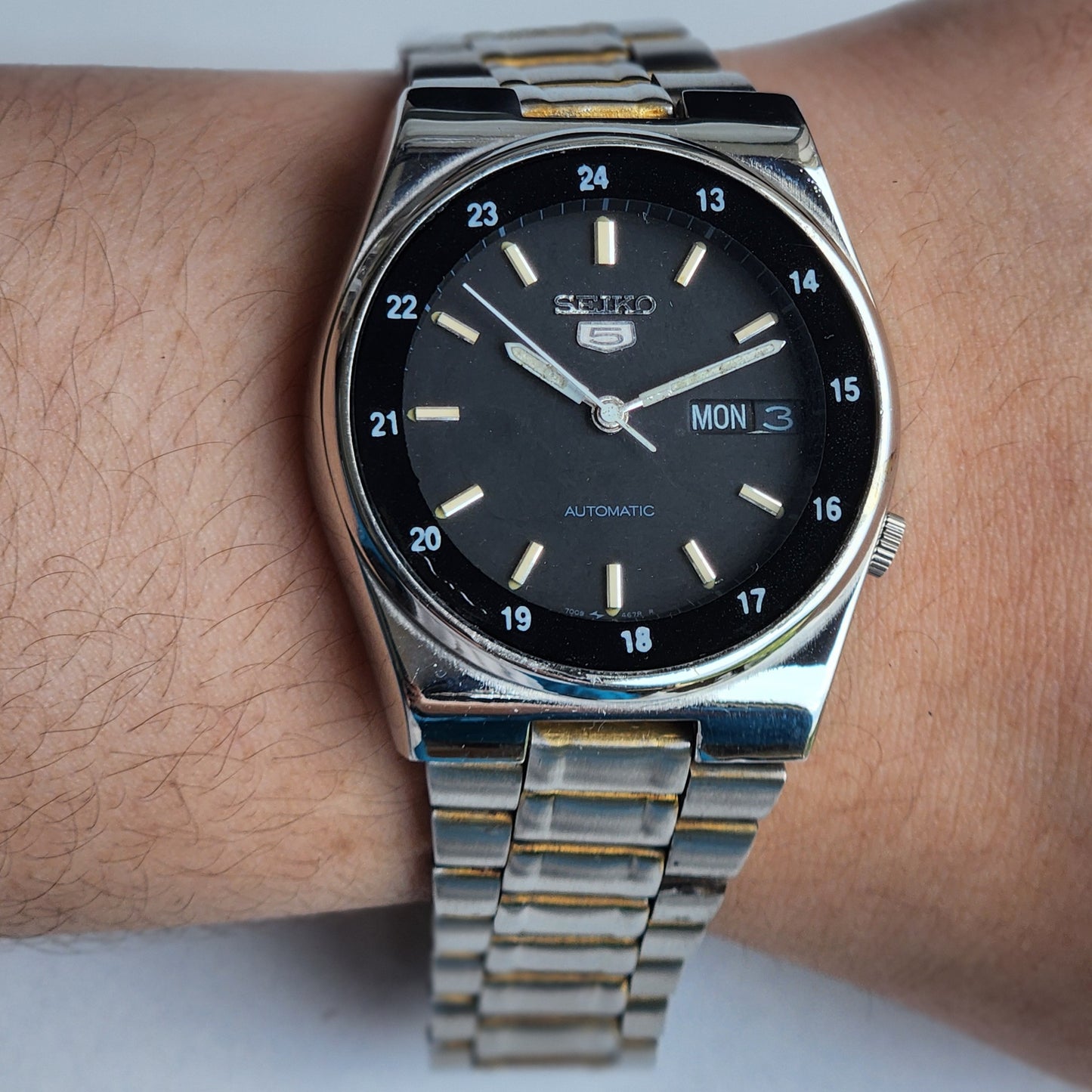 Vintage 1985 Original Seiko 5 Automatic 7009-3161 Black Face 17 Jewels Day-Date Japanese Men's Wrist Watch EG92