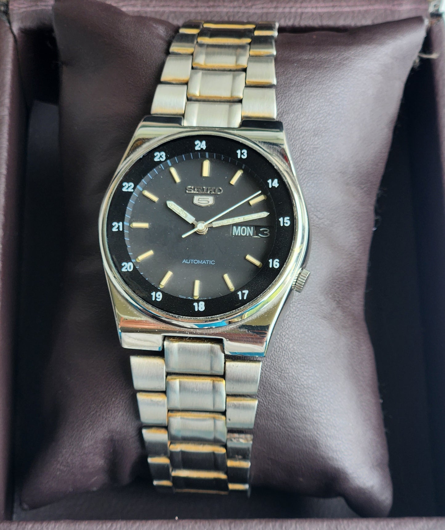 Vintage 1985 Original Seiko 5 Automatic 7009-3161 Black Face 17 Jewels Day-Date Japanese Men's Wrist Watch EG92