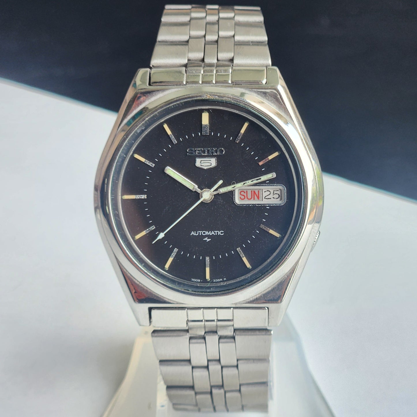 Vintage 1976 Original Seiko 5 Automatic 7009-3040 Black Face 17 Jewels Day-Date Japanese Men's Wrist Watch EG94