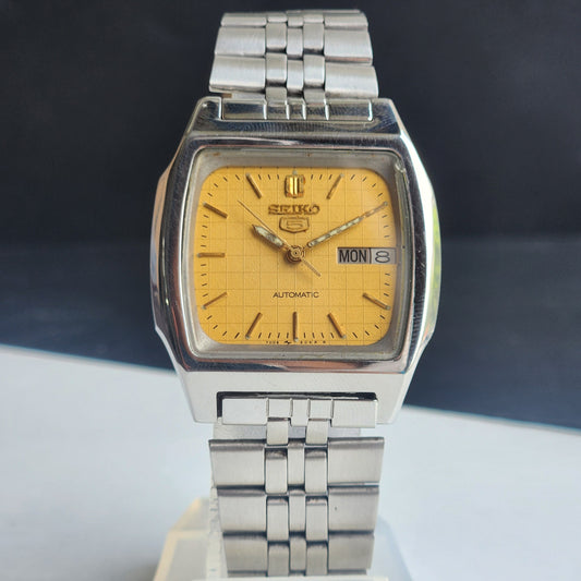 Vintage 1977 Original Seiko 5 Automatic 7009-5860 Golden Face 17 Jewels Day-Date Japanese Men's Wrist Watch EG95