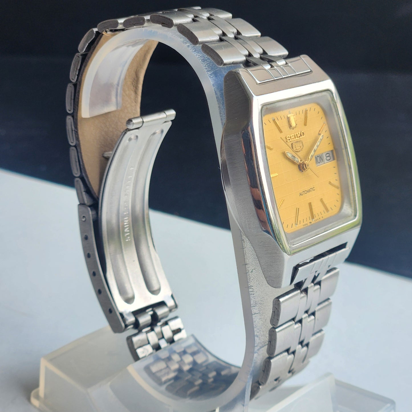 Vintage 1977 Original Seiko 5 Automatic 7009-5860 Golden Face 17 Jewels Day-Date Japanese Men's Wrist Watch EG95