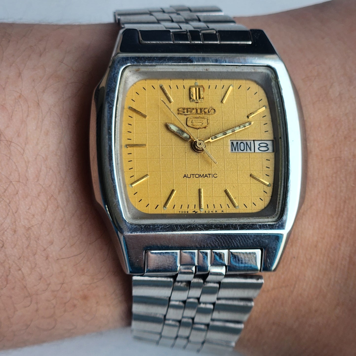 Vintage 1977 Original Seiko 5 Automatic 7009-5860 Golden Face 17 Jewels Day-Date Japanese Men's Wrist Watch EG95