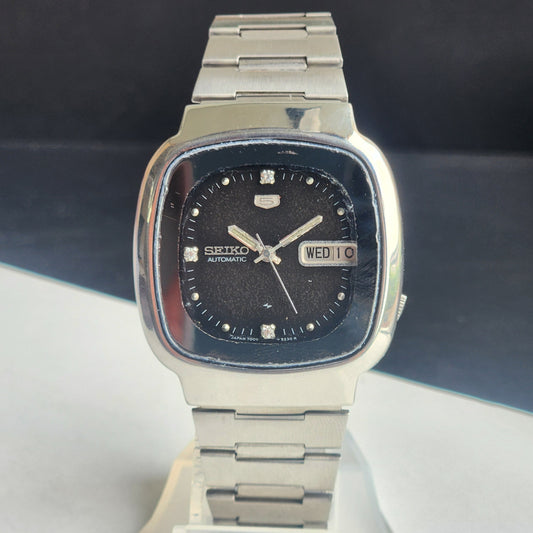 Vintage 1981 Original Seiko 5 Automatic 7009-5190 Black Face 17 Jewels Day-Date Japanese Men's Wrist Watch EG97