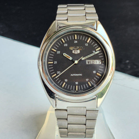 Vintage 1982 Original Seiko 5 Automatic 7009-3040 Black Face 17 Jewels Day-Date Japanese Men's Wrist Watch EG102