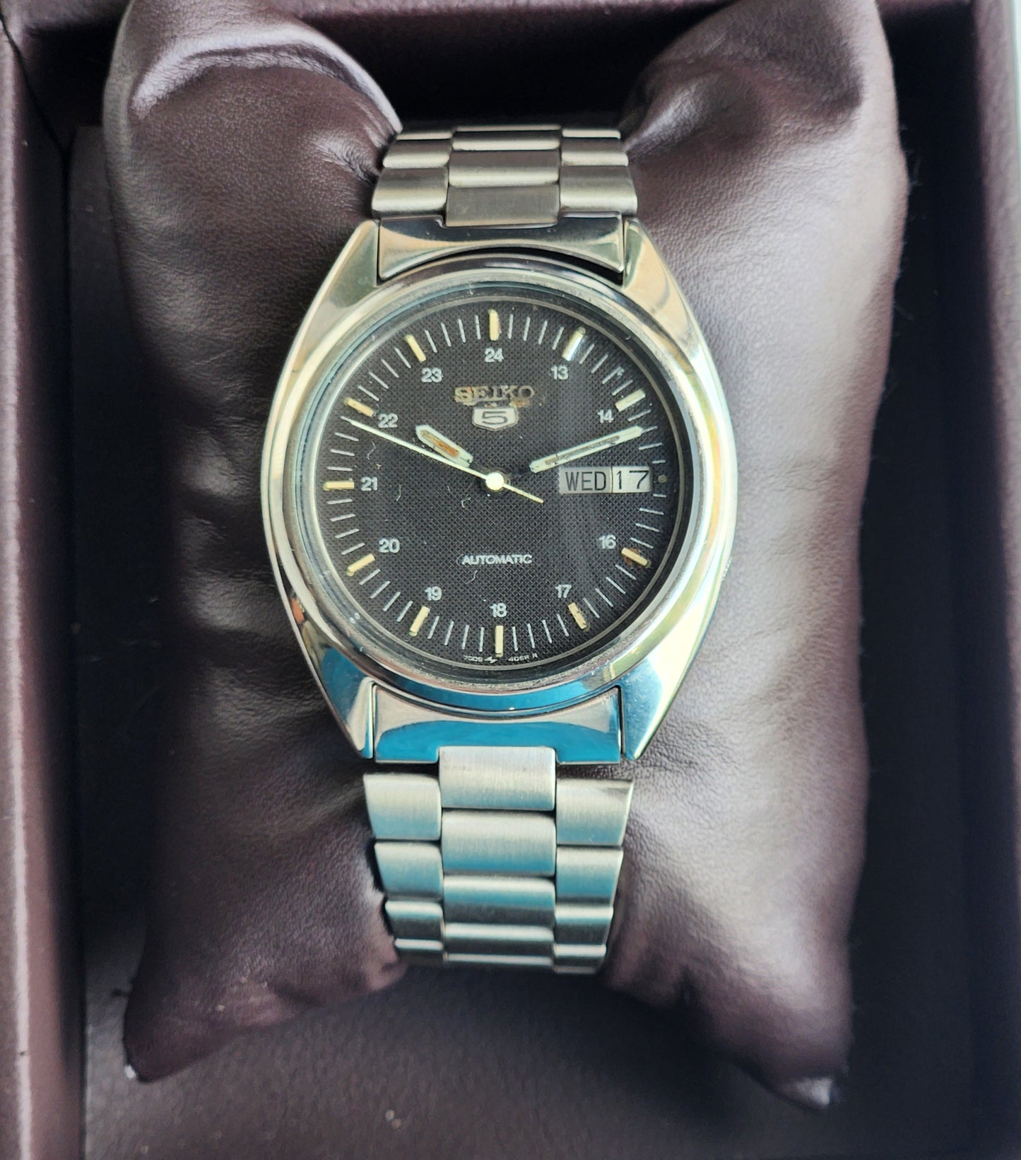 Vintage 1982 Original Seiko 5 Automatic 7009-3040 Black Face 17 Jewels Day-Date Japanese Men's Wrist Watch EG102