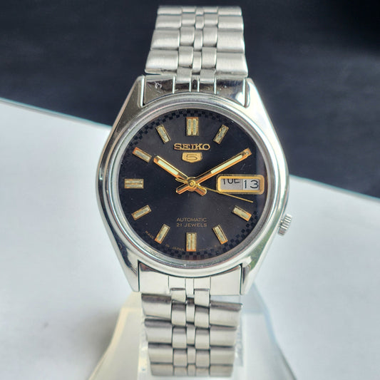 Vintage 1977 Original Seiko 5 Automatic 7019-8180 Silver Face 21 Jewels Day-Date Japanese Men's Wrist Watch EG109