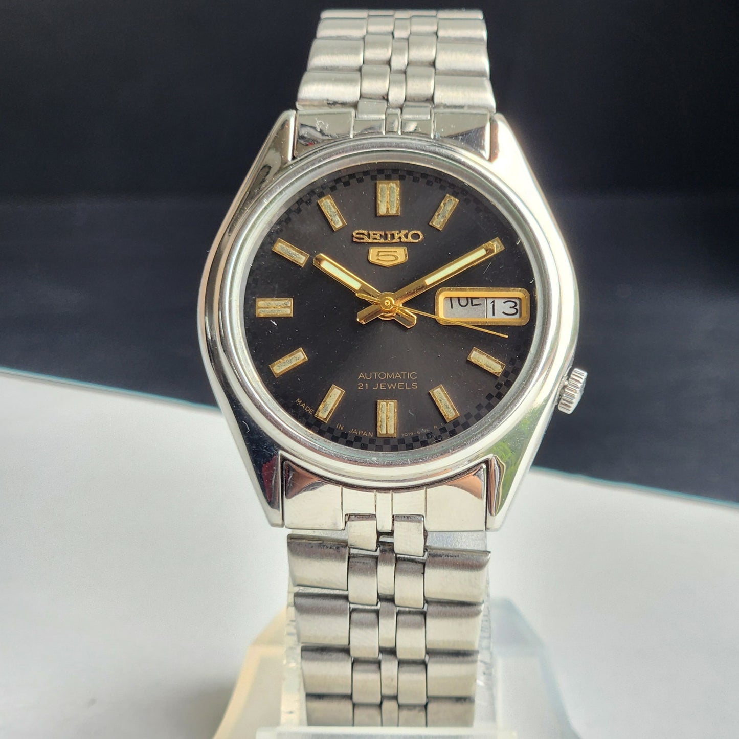 Vintage 1977 Original Seiko 5 Automatic 7019-8180 Silver Face 21 Jewels Day-Date Japanese Men's Wrist Watch EG109