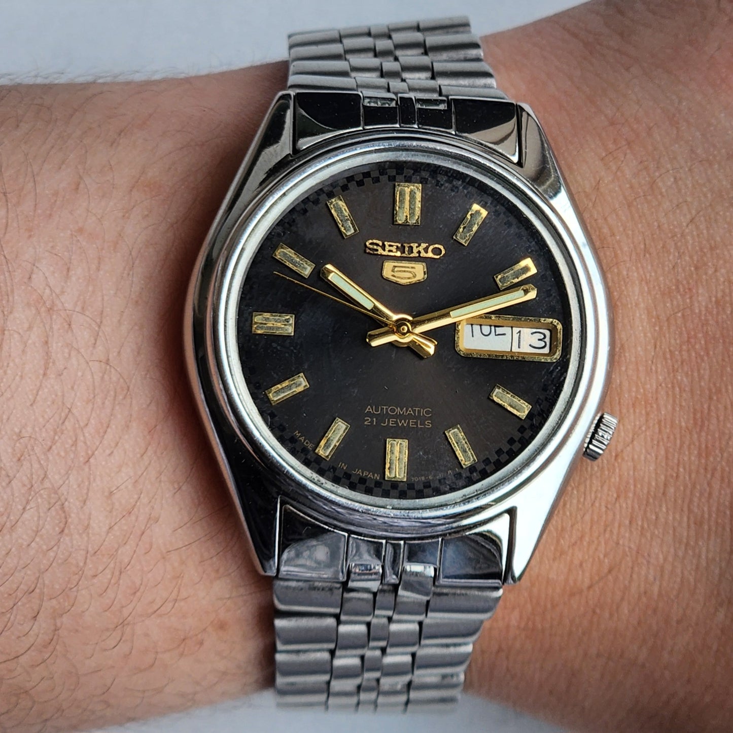 Vintage 1977 Original Seiko 5 Automatic 7019-8180 Silver Face 21 Jewels Day-Date Japanese Men's Wrist Watch EG109