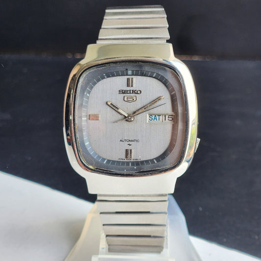 Vintage 1980 Original Seiko 5 Automatic 7009-511A Grey Face 17 Jewels Day-Date Japanese Men's Wrist Watch EG112