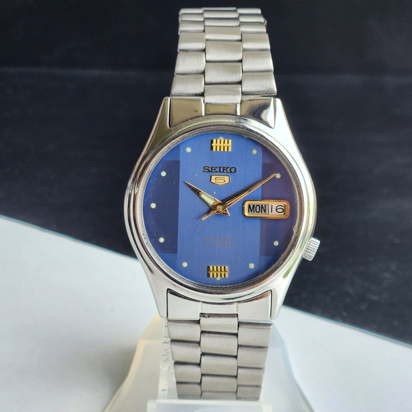 Vintage Original Seiko 5 Automatic 7009 Blue Face 17 Jewels Exhibition Back Day-Date Japanese Men's Wrist Watch EG141