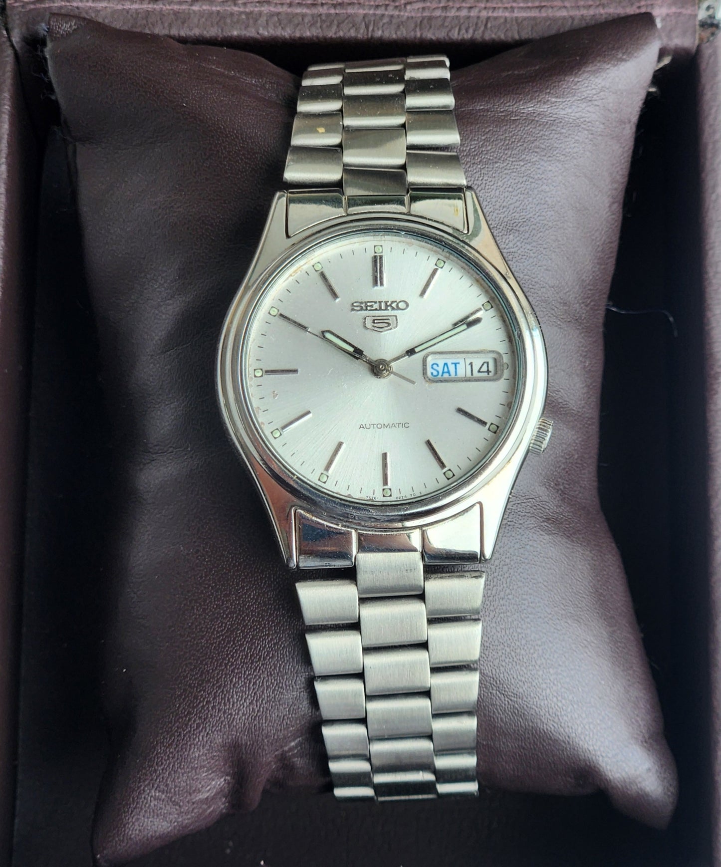 Vintage Original Seiko 5 Automatic 7S26-0490 White Face 21 Jewels Exhibition Back Day-Date Japanese Men's Wrist Watch EG141