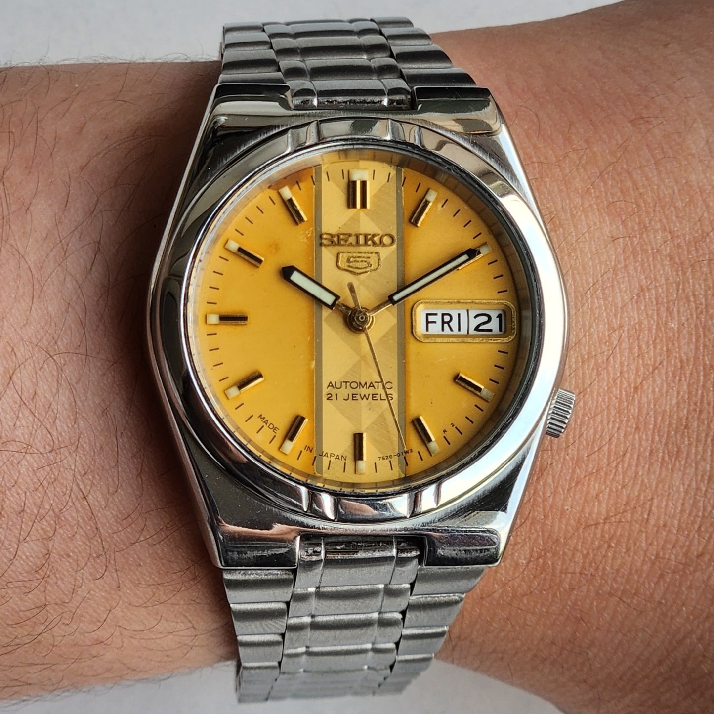 Vintage Original Seiko 5 Automatic 7S26-01Z1 Golden Face 21 Jewels Exhibition Back Day-Date Japanese Men's Wrist Watch EG144