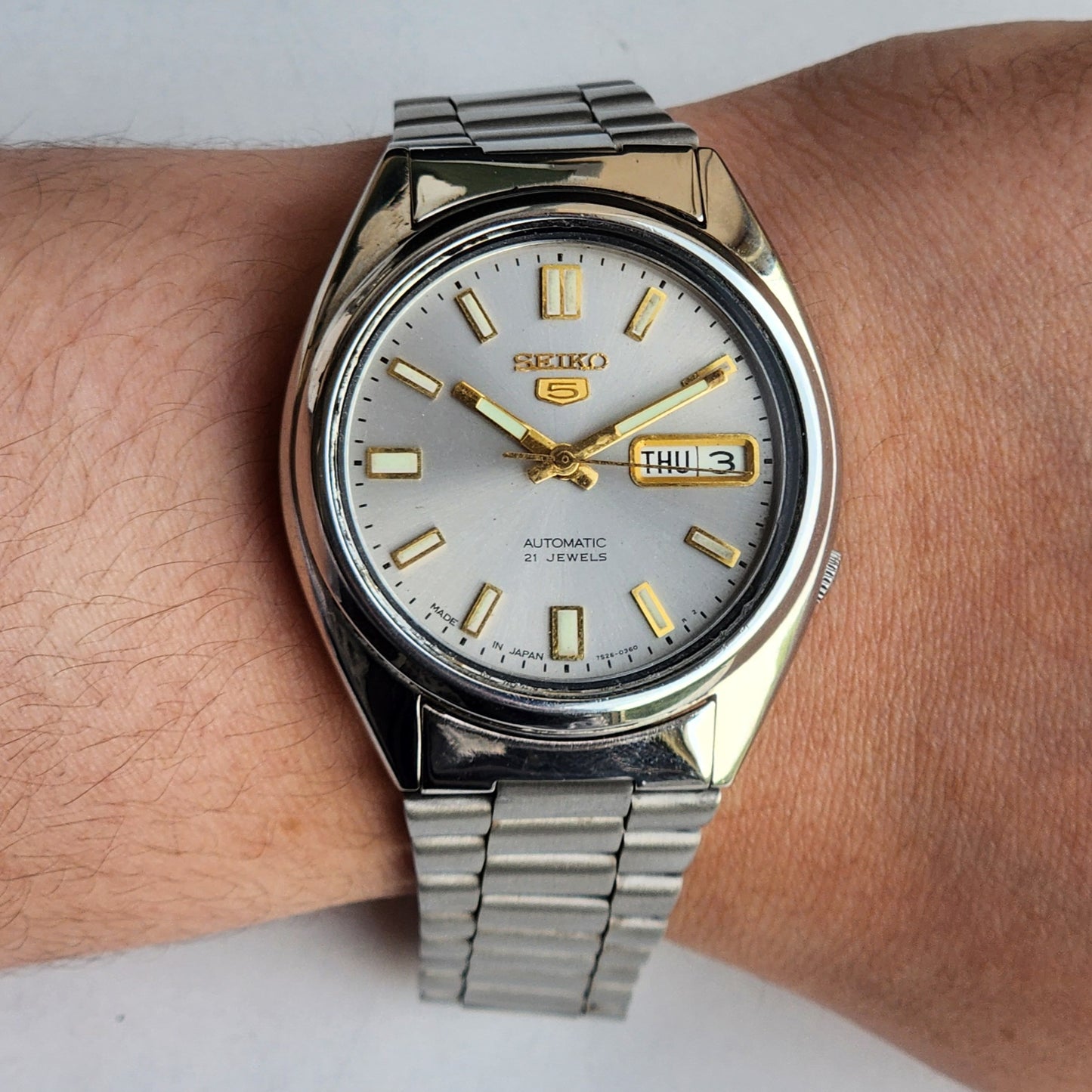 Vintage Original Seiko 5 Automatic 7S26-02V0 Gray Face 21 Jewels Exhibition Back Day-Date Japanese Men's Wrist Watch EG147