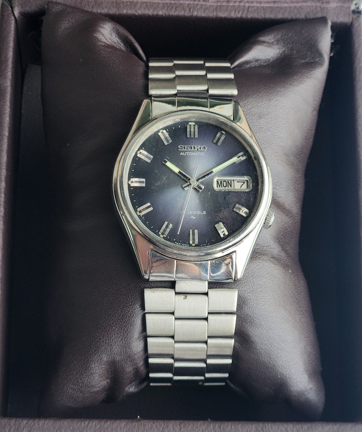 Vintage 1984 Original Seiko 5 Automatic 7009-3200 Blue Face 17 Jewels Day-Date Japanese Men's Wrist Watch EG114