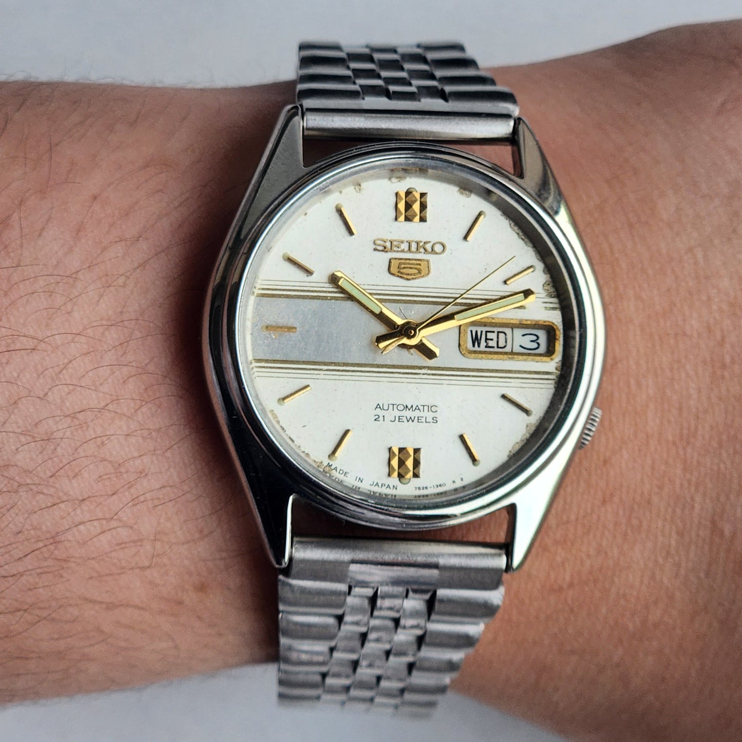 Vintage 1983 Original Seiko 5 Automatic 7S26-6000 White Face 21 Jewels Day-Date Japanese Men's Wrist Watch EG115