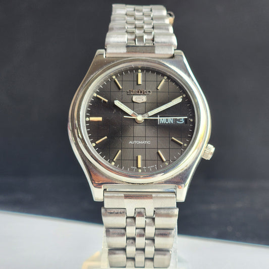 Vintage 1980 Original Seiko 5 Automatic 7009-3161  Black Face 17 Jewels Day-Date Japanese Men's Wrist Watch EG116