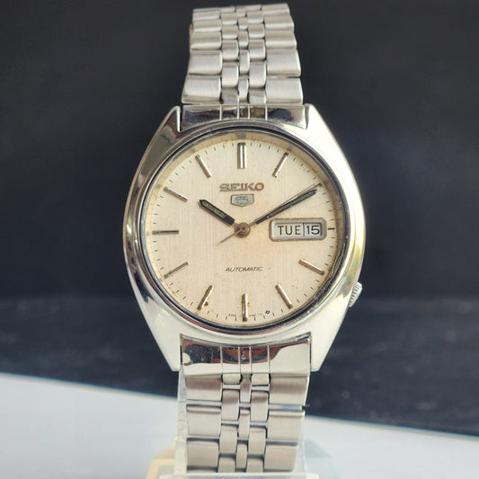 Vintage 1985 Original Seiko 5 Automatic 6309-8840  White Face 17 Jewels Day-Date Japanese Men's Wrist Watch EG120