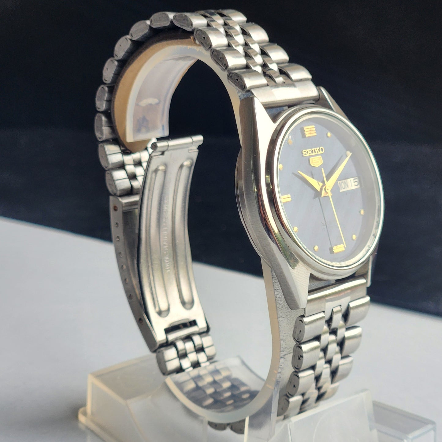 Vintage 1983 Original Seiko 5 Automatic 7009-6001 Blue Face 17 Jewels Day-Date Japanese Men's Wrist Watch EG122