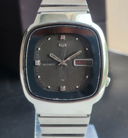 Vintage 1981 Original Seiko 5 Automatic 7009-5150  Black Face 17 Jewels Day-Date Japanese Men's Wrist Watch EG130