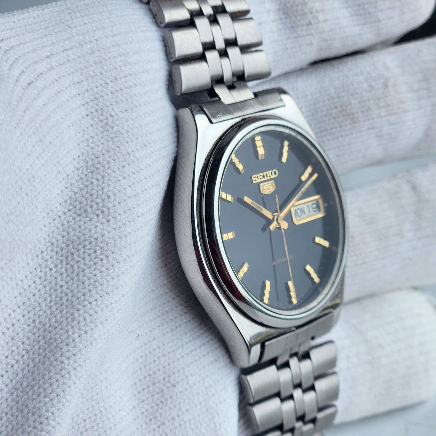 Vintage 1982 Original Seiko 5 Automatic 7009-3170 Black Face 17 Jewels Day-Date Japanese Men's Wrist Watch EG133
