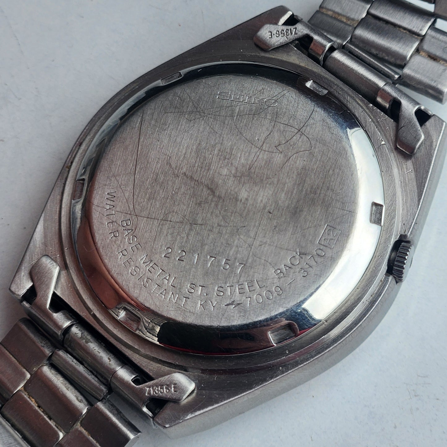 Vintage 1982 Original Seiko 5 Automatic 7009-3170 Black Face 17 Jewels Day-Date Japanese Men's Wrist Watch EG134