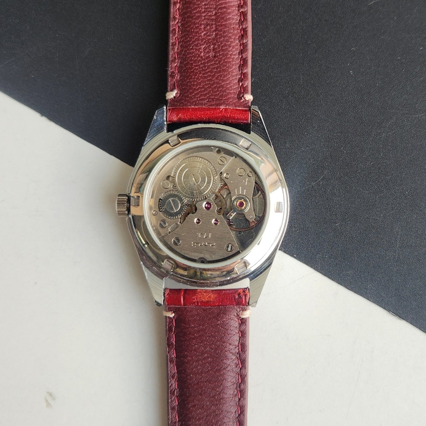 Vintage HMT Kohinoor Hand Winding 17 Jewels Red Face Fluted Bezel Red Leather strap Men's Wrist Watch G45