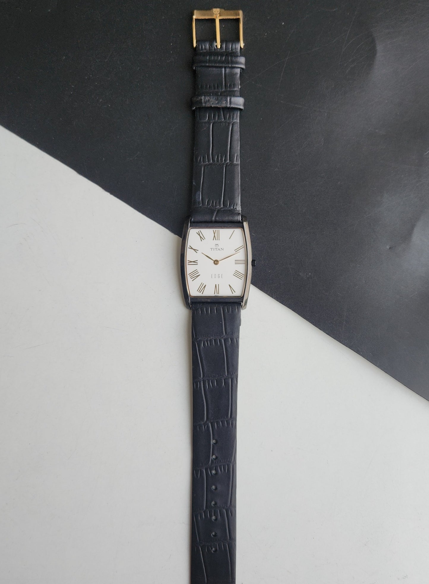 Original TITAN EDGE 1044YCE31 Barrel White Face 34MM Case Men's Watch G84