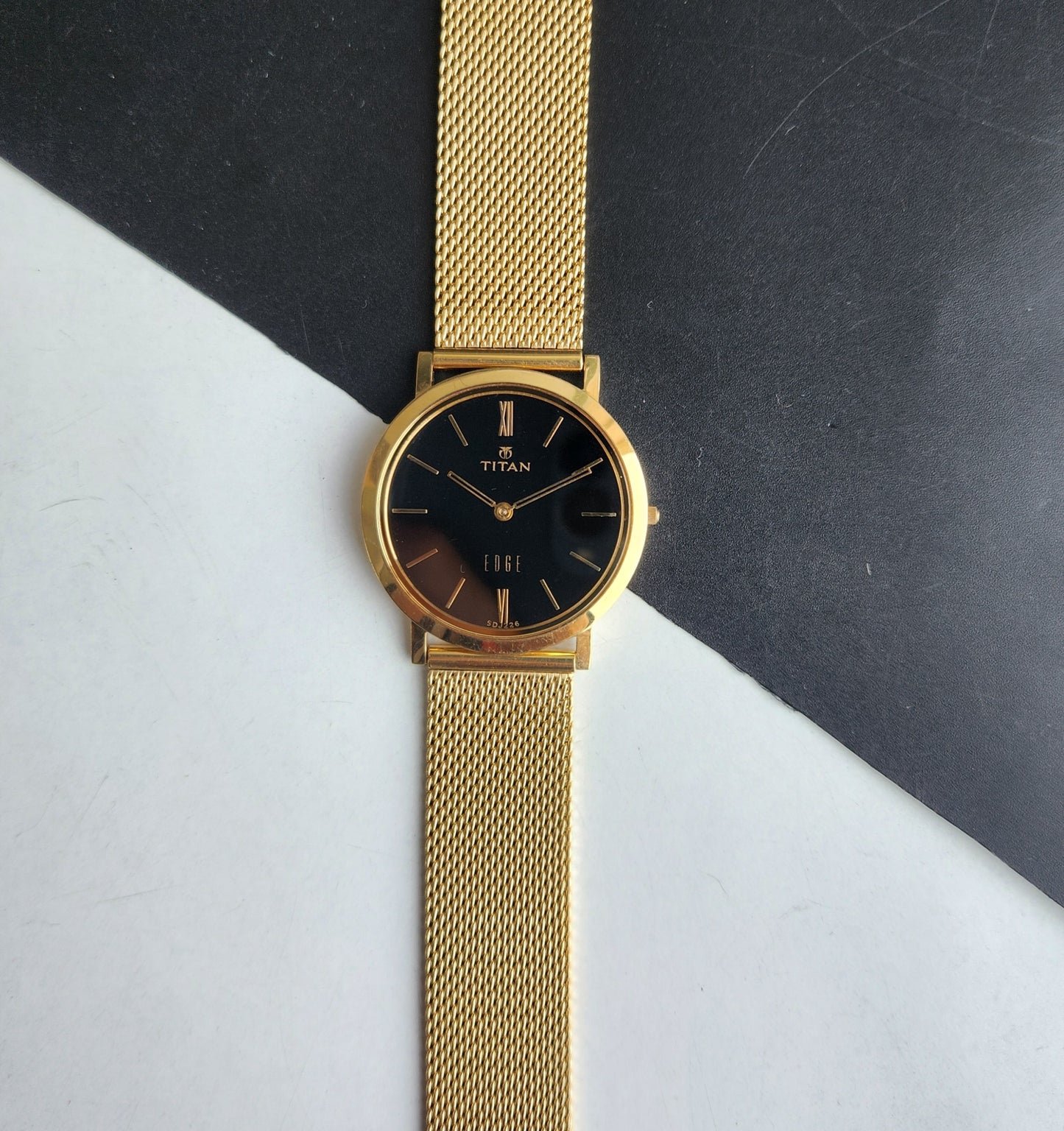 Original TITAN EDGE 679SAG31 Round Black Face 29MM Case Men's Watch G85
