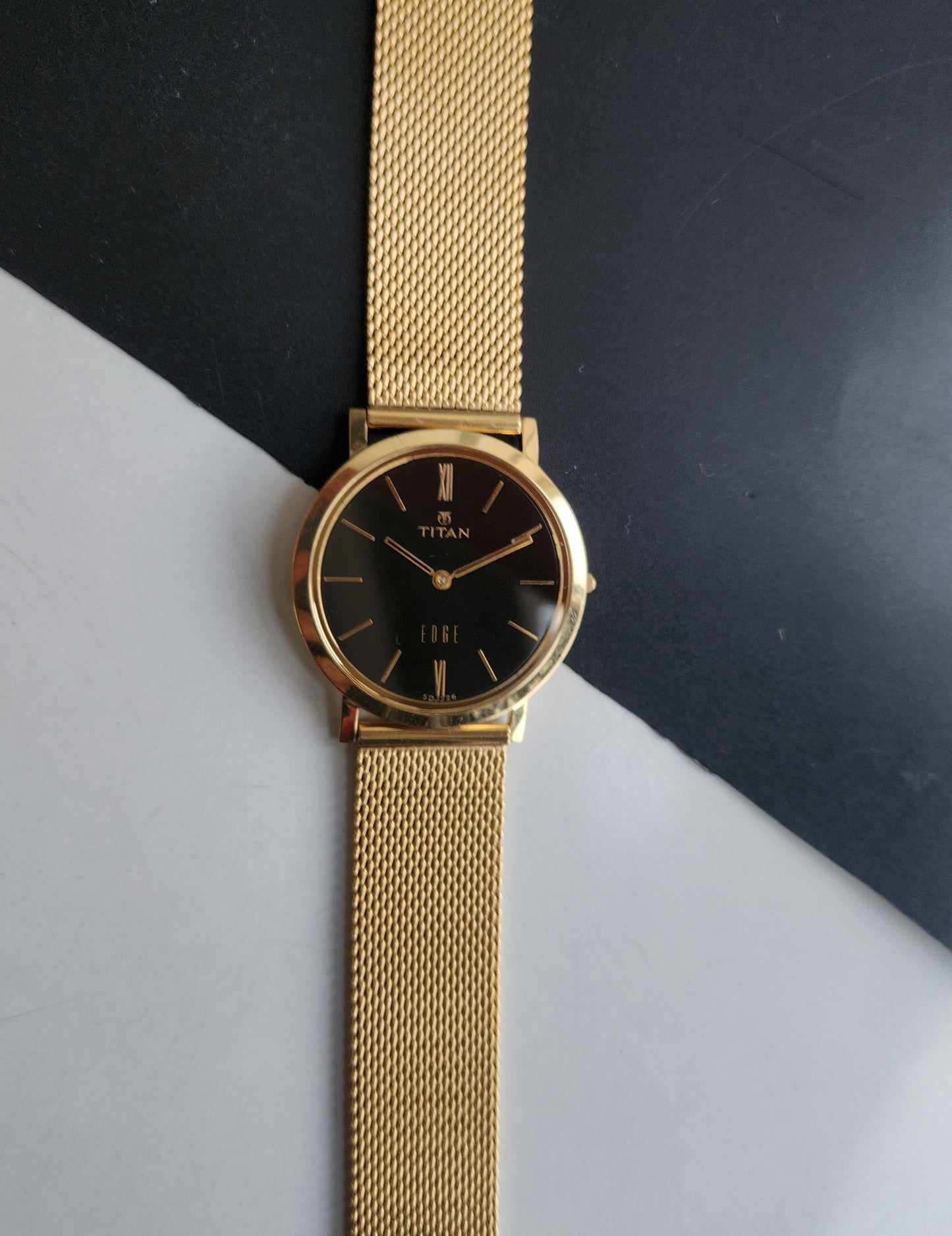 Original TITAN EDGE 679SAG31 Round Black Face 29MM Case Men's Watch G85