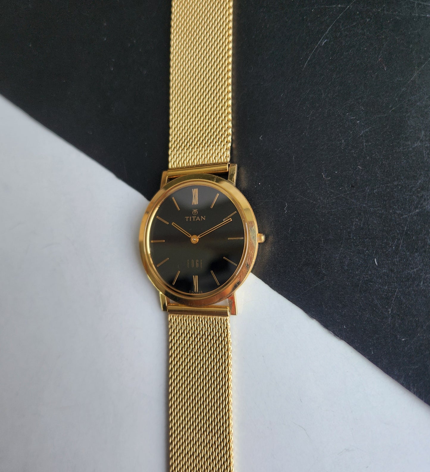 Original TITAN EDGE 679SAG31 Round Black Face 29MM Case Men's Watch G85