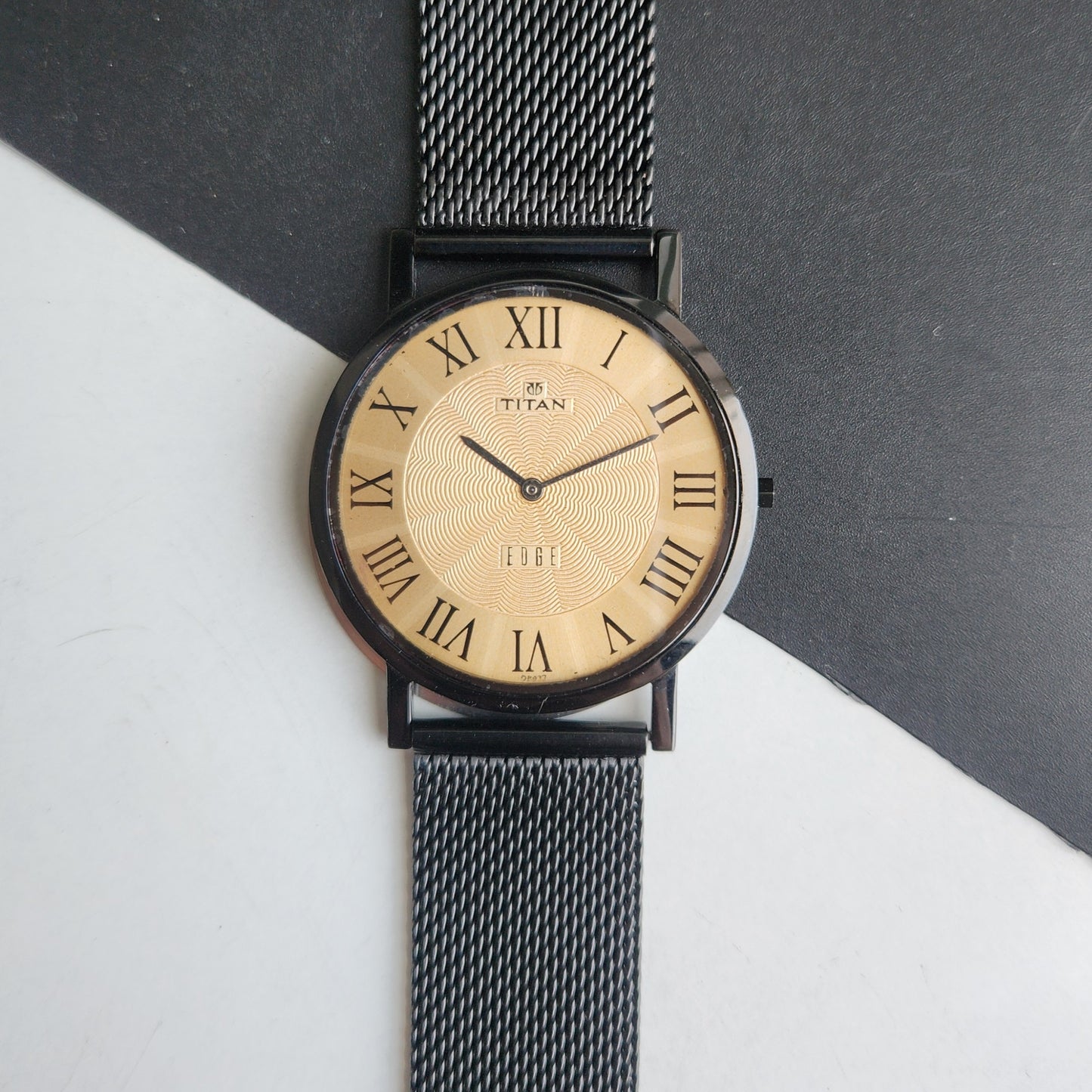 Original TITAN EDGE 1595WAA34 Round Golden Face 37MM Case Men's Watch G86