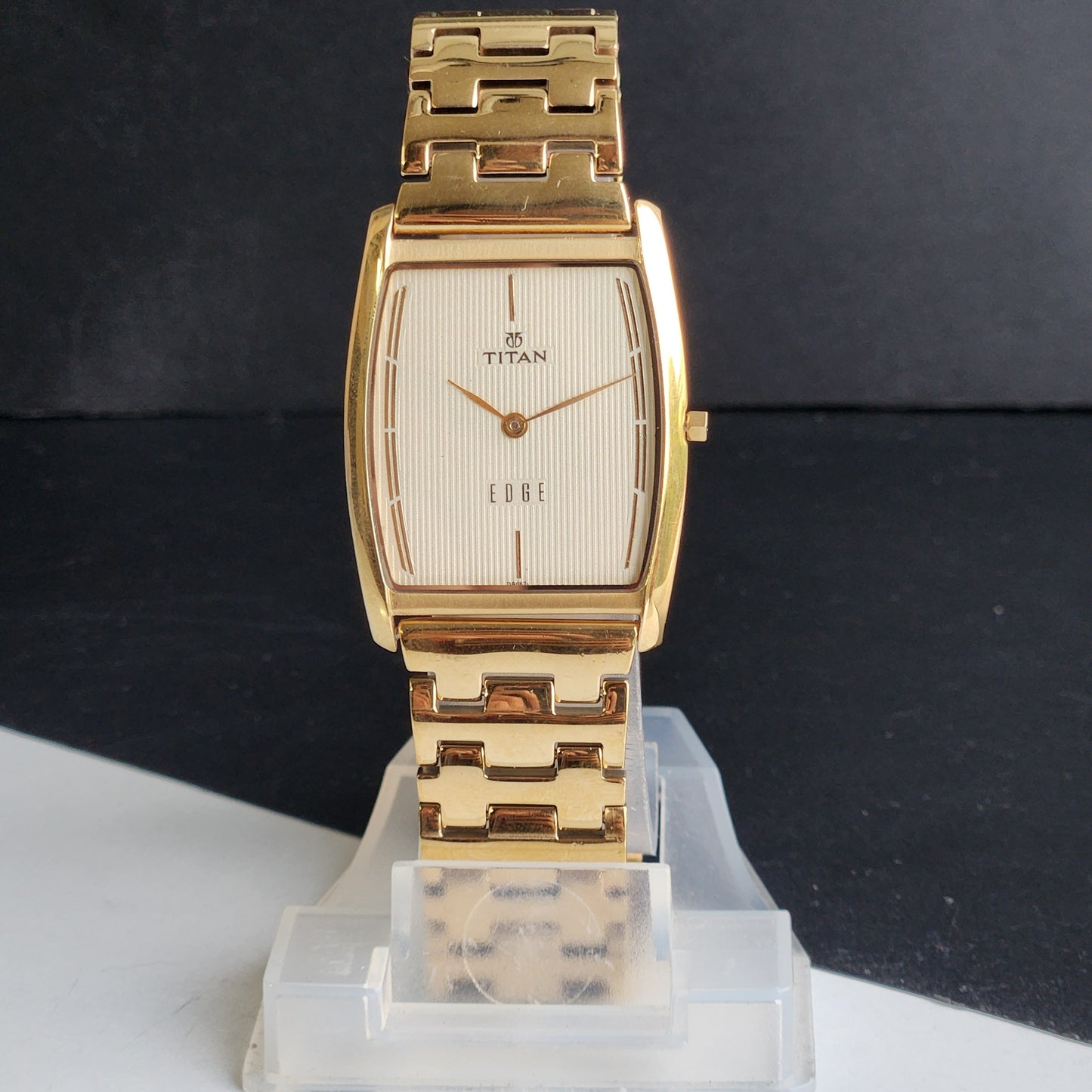 Original TITAN EDGE 1044YCE31 Barrel Golden Face 29MM Case Men's Watch G87