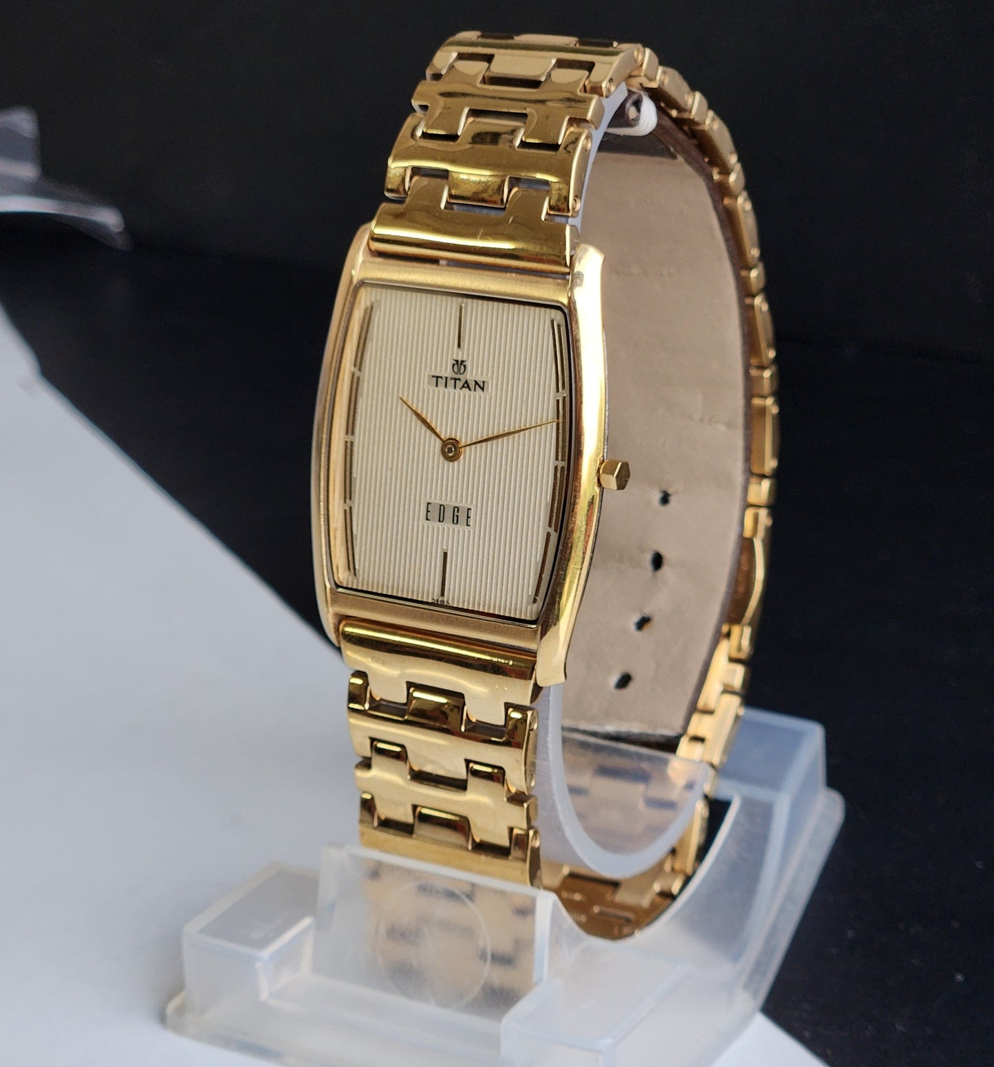 Original TITAN EDGE 1044YCE31 Barrel Golden Face 29MM Case Men's Watch G87