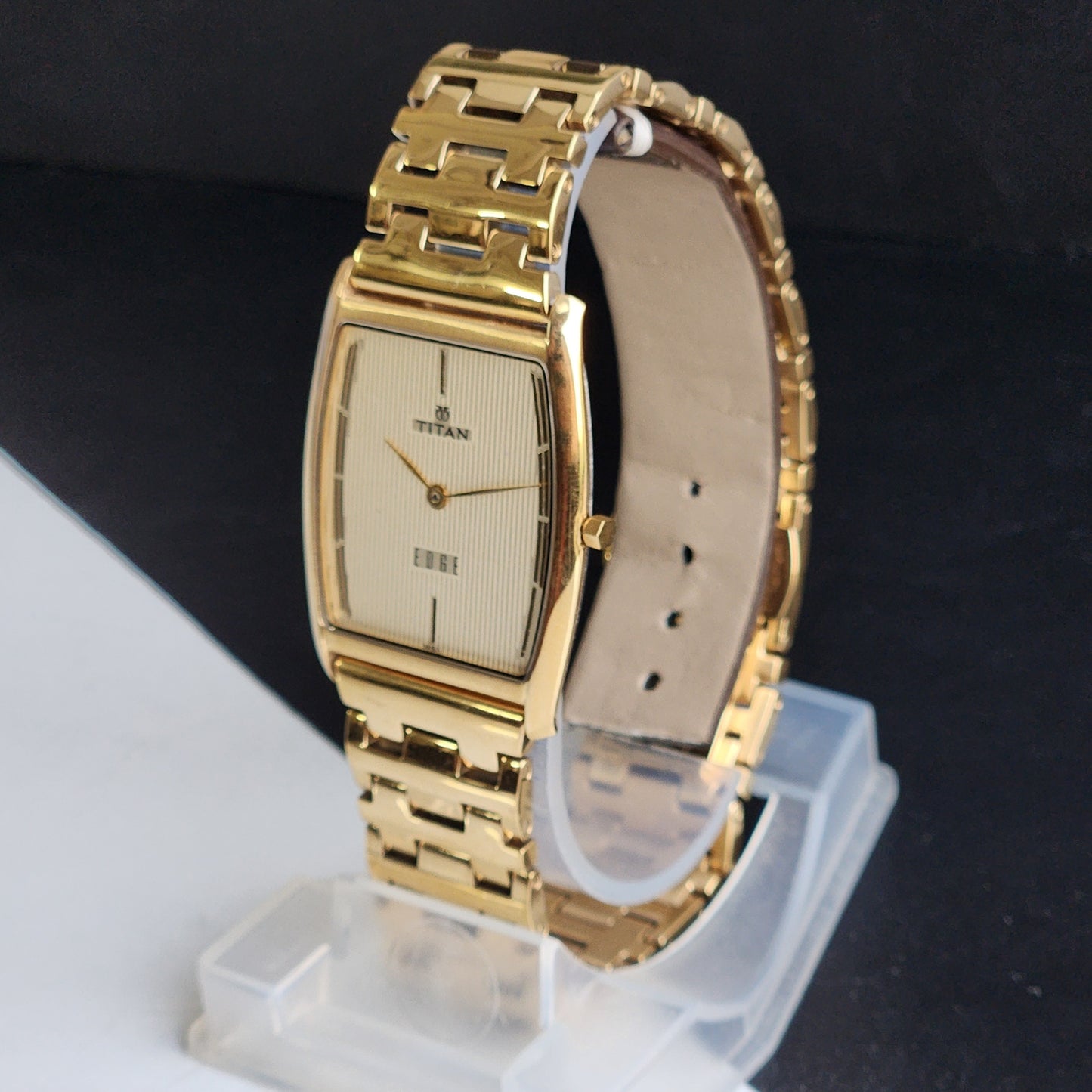 Original TITAN EDGE 1044YCE31 Barrel Golden Face 29MM Case Men's Watch G87