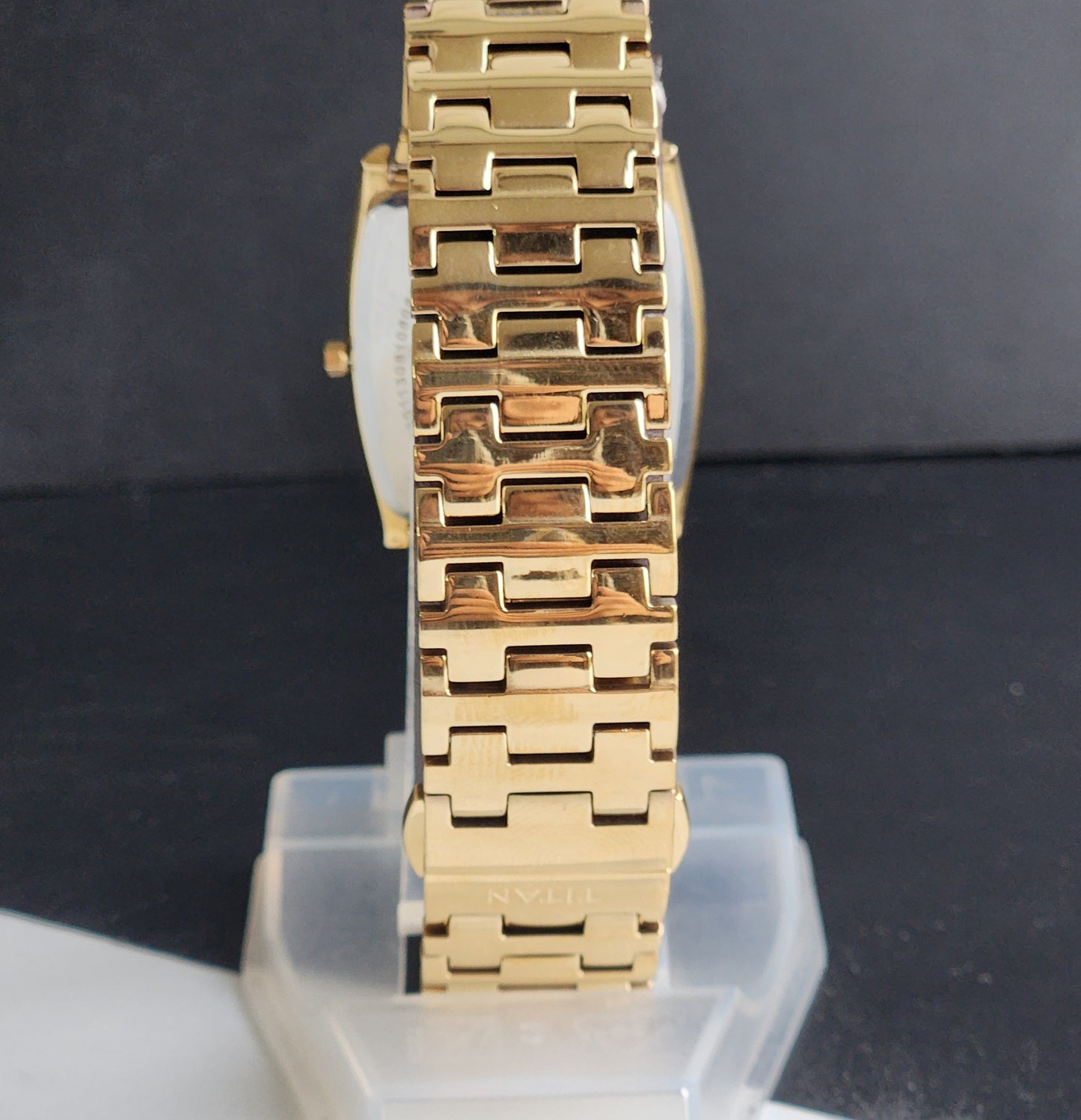 Original TITAN EDGE 1044YCE31 Barrel Golden Face 29MM Case Men's Watch G87