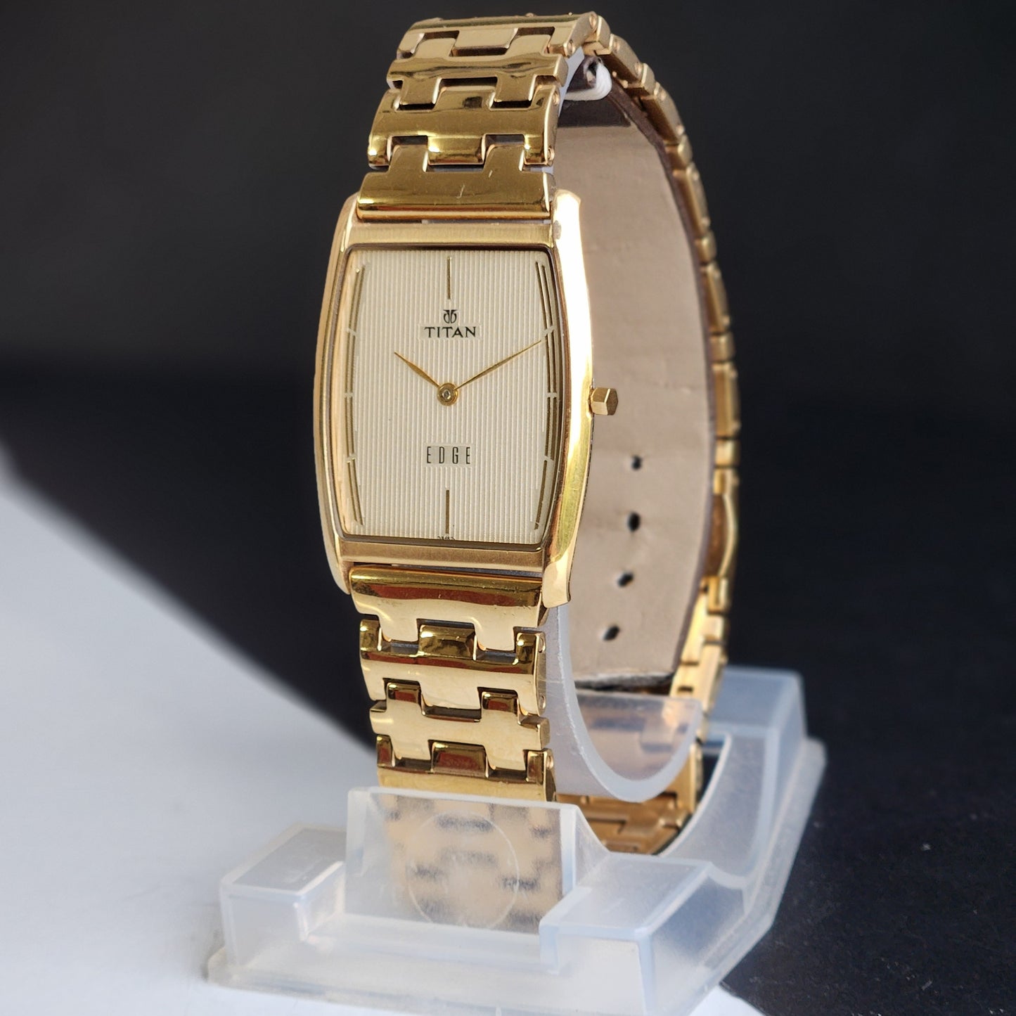 Original TITAN EDGE 1044YCE31 Barrel Golden Face 29MM Case Men's Watch G87
