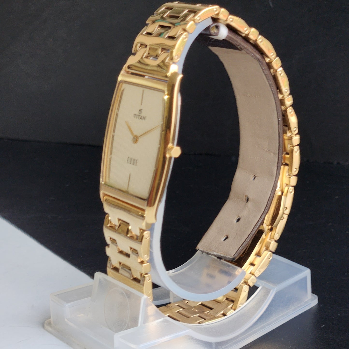 Original TITAN EDGE 1044YCE31 Barrel Golden Face 29MM Case Men's Watch G87