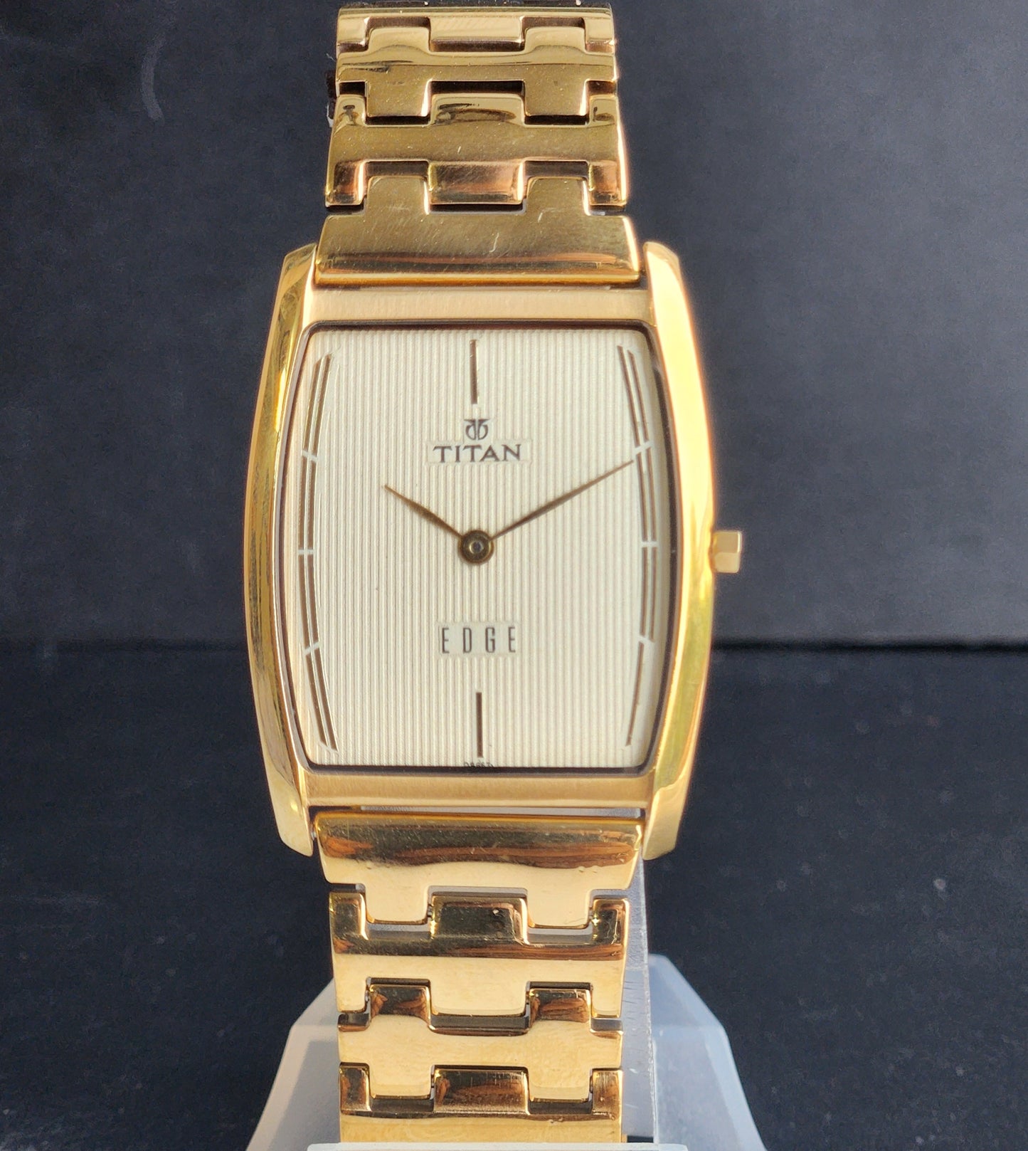 Original TITAN EDGE 1044YCE31 Barrel Golden Face 29MM Case Men's Watch G87
