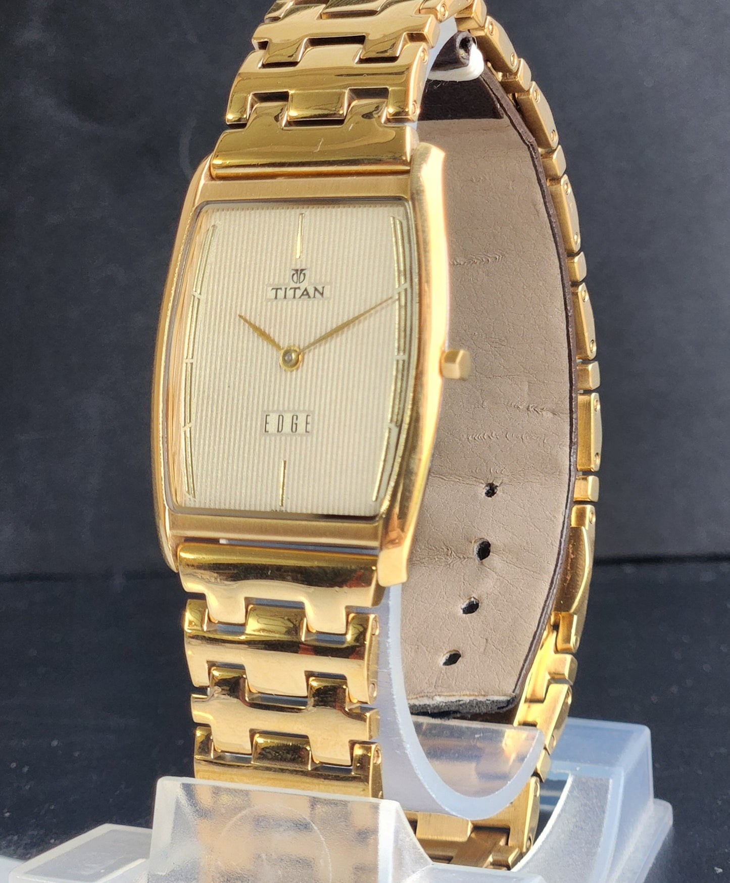 Original TITAN EDGE 1044YCE31 Barrel Golden Face 29MM Case Men's Watch G87