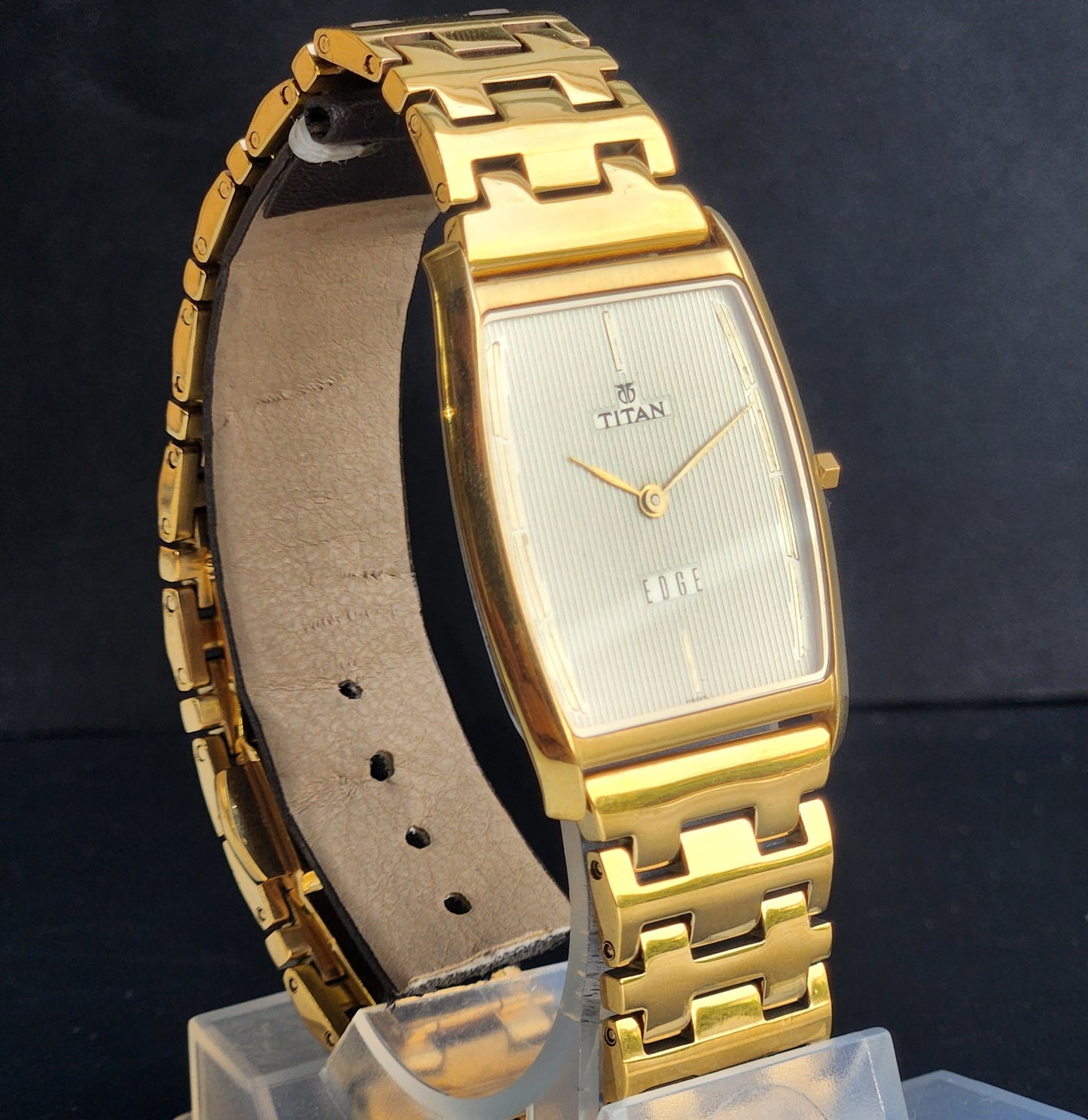 Original TITAN EDGE 1044YCE31 Barrel Golden Face 29MM Case Men's Watch G87