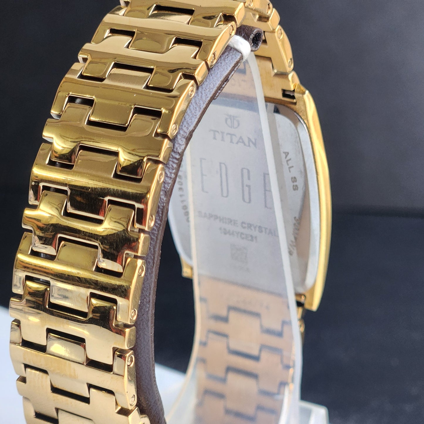Original TITAN EDGE 1044YCE31 Barrel Golden Face 29MM Case Men's Watch G87